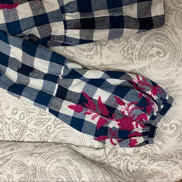 Roper Blue and white with Pink floral top ~M - Picture 4 of 8